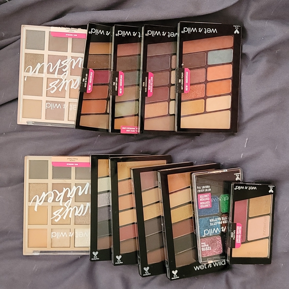 12 palettes Wet n Wild collection